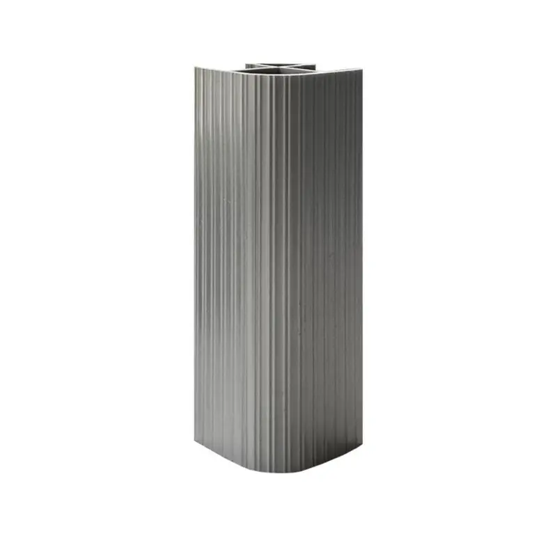 Angolare per zoccolo 90° R12 in pvc colore alluminio millerighe H 9.7 cm.