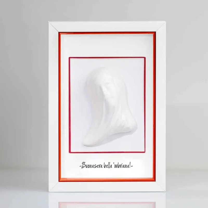 Bella Mbriana Bianca in Ceramica con Cornice e Frase Personalizzabile