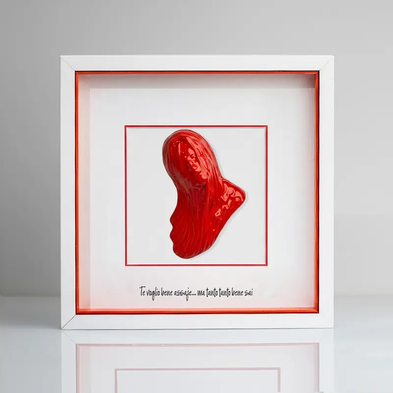 Bella Mbriana Rossa in Ceramica con Cornice Personalizzabile