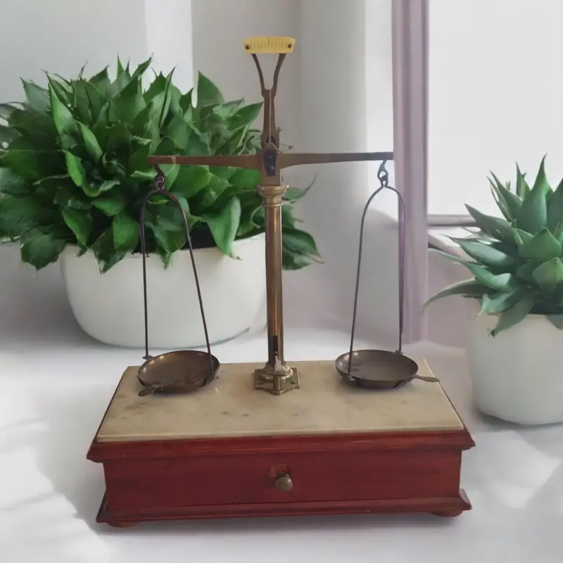 Bilancia da orafo in ottone e legno