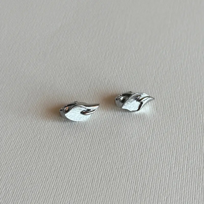Calla Lily Clip Earrings