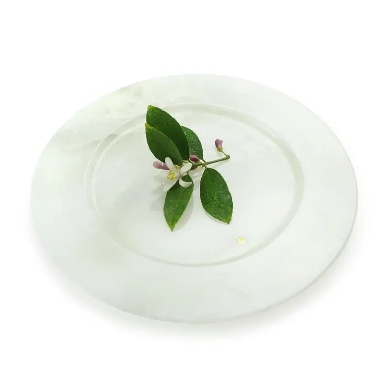 Charger plate in white onyx
