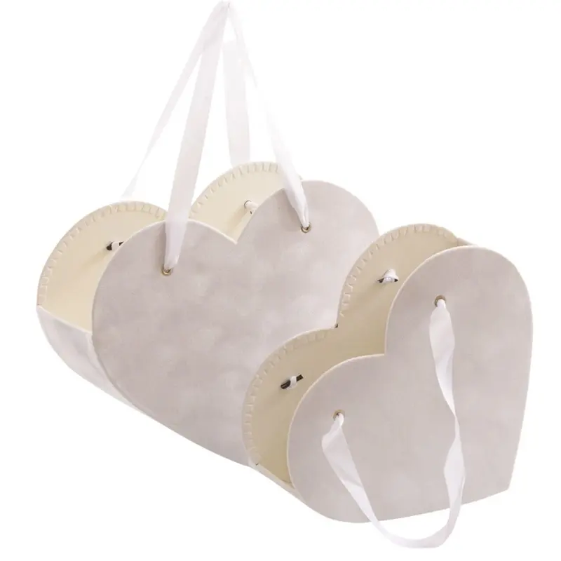 Contenitore cuore in cartone bianco 29.3X24.8H10 in set di 2