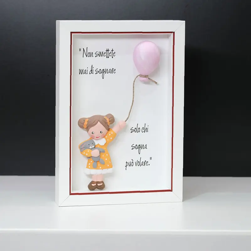 Cornice con Bimbo e Palloncino in Ceramica