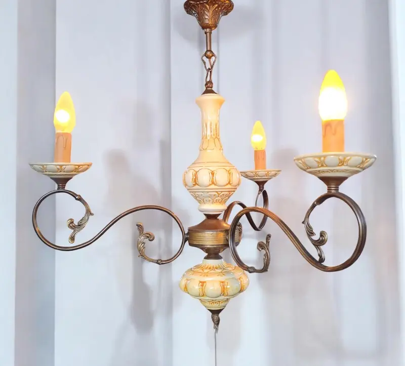 Lampadario 3 braccia in ceramica e metallo