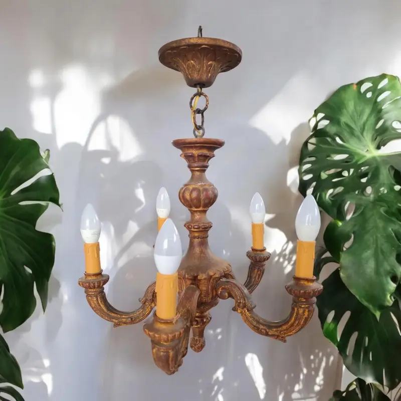 Lampadario in legno a 5 braccia