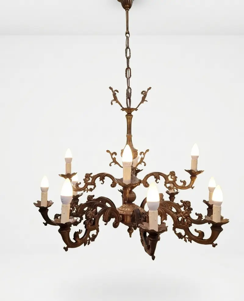 Lampadario italiano d'epoca a 12 bracci, motivo a foglia, ottone, anni '50
