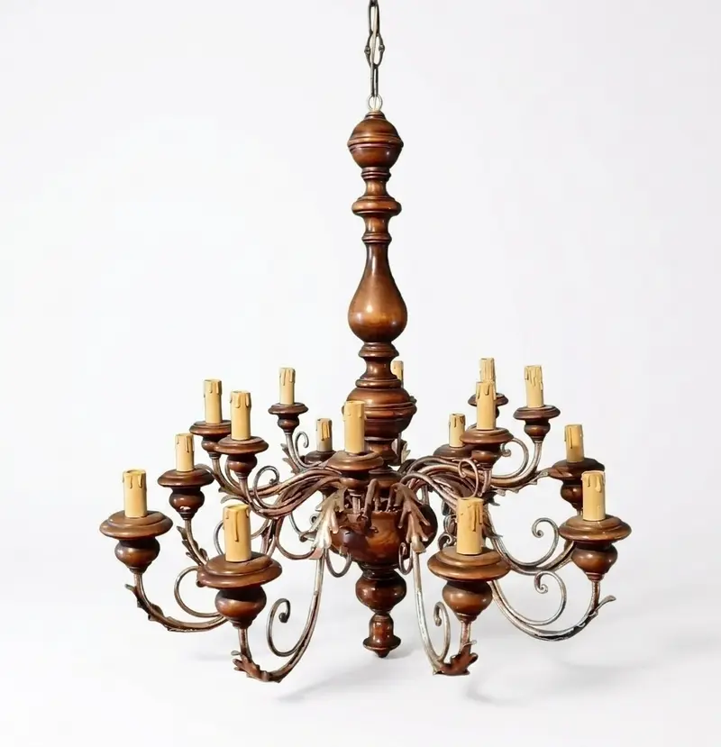 Lampadario italiano d'epoca a 16 braccia