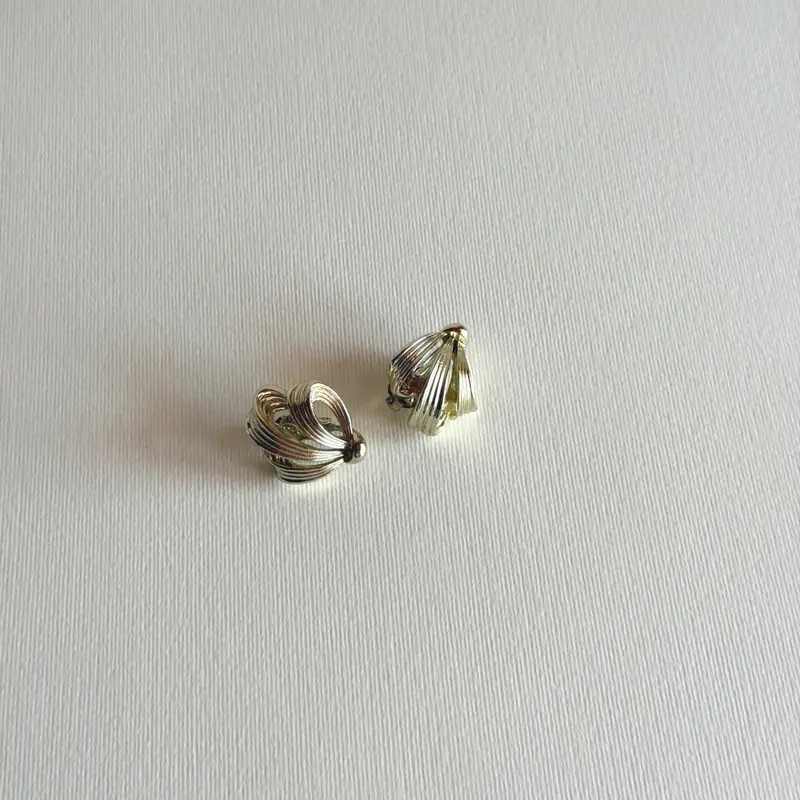Lisner Filigree Clip Earrings | Gold Plated