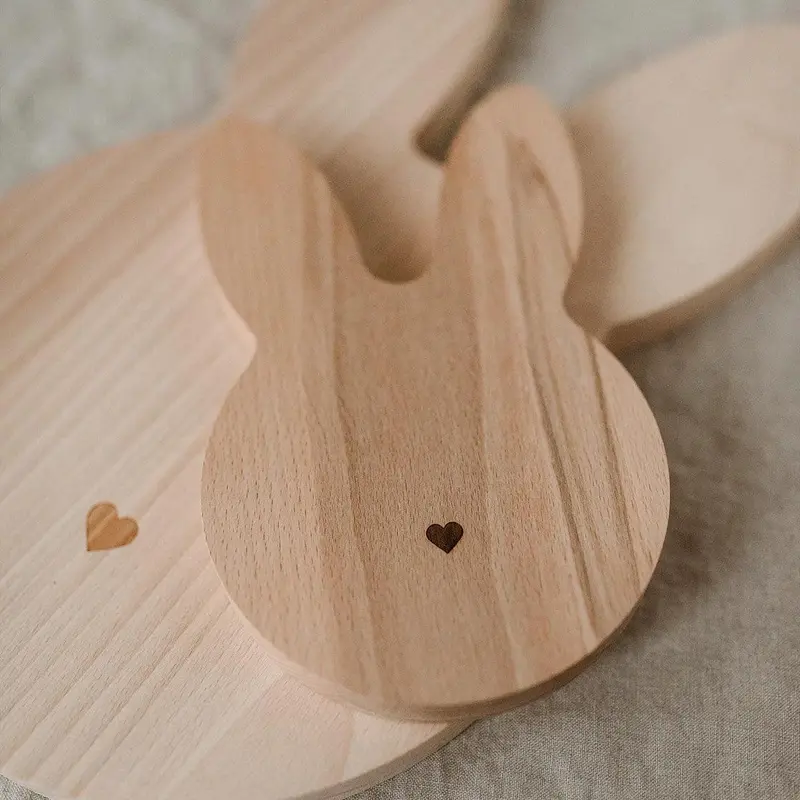 Mini tagliere in legno a forma di coniglio