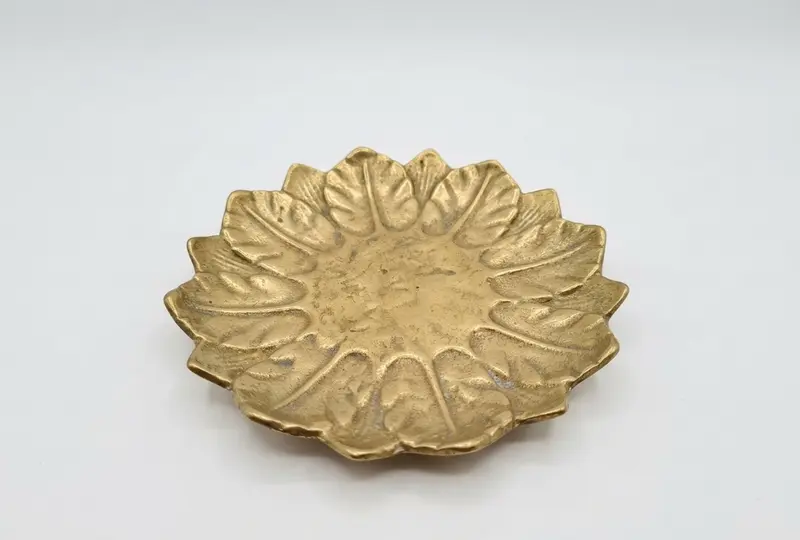 Piatto vintage in ottone a forma di fiore