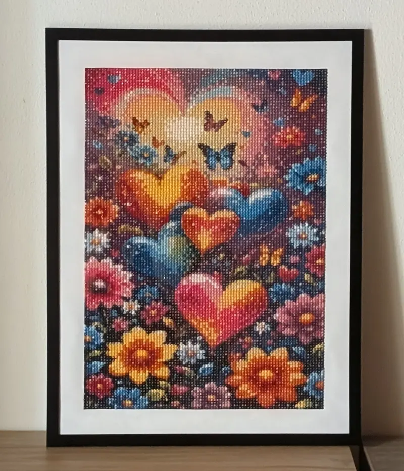 Quadro diamond painting cuori, fiori e farfalle con cornice