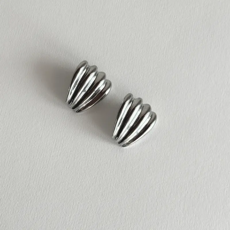 Ribbed Clip Earrings | Silver Tone · 1980s