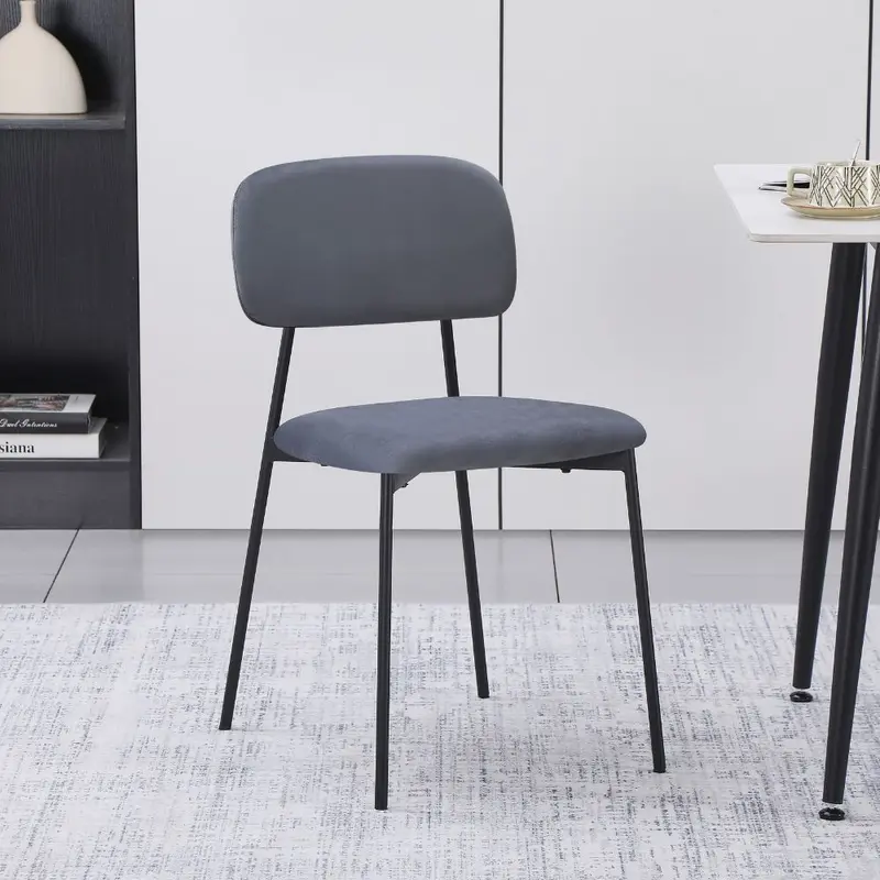 Sedia Shen in vellutino colore grigio e struttura in metallo nero set 4 pezzi