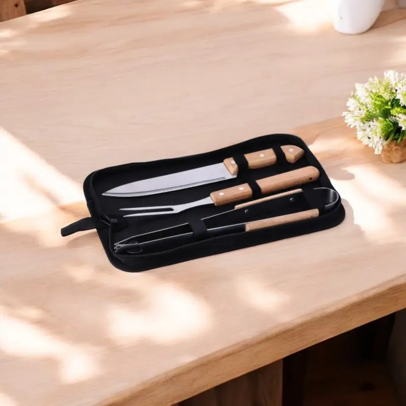 Set barbecue con 3 accessori e custodia
