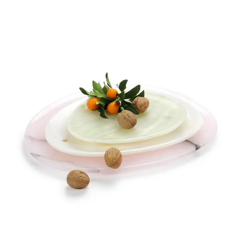 Set of presentation plates in mixed onyx