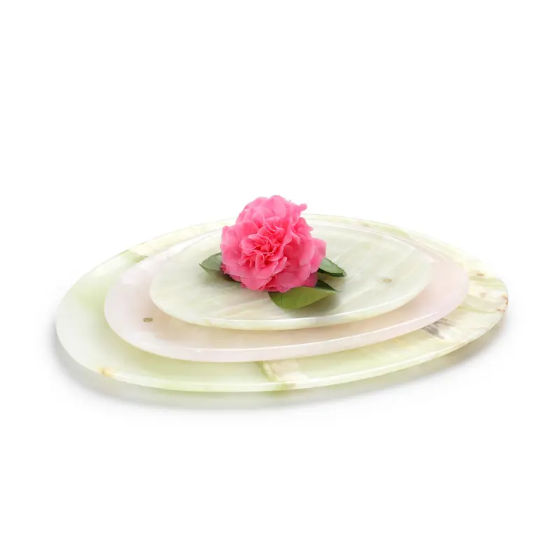 Set of presentation plates in mixed onyx