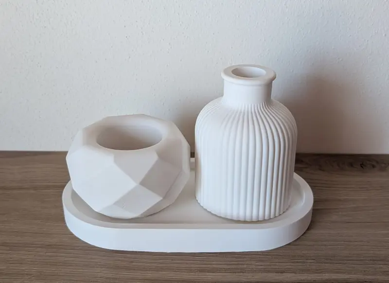 Set vasi minimal bianco in gesso con vassoio ovale