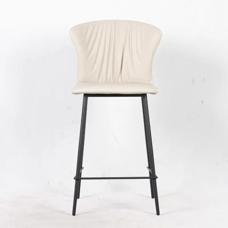 Sgabello Core colore beige con gambe in metallo nero