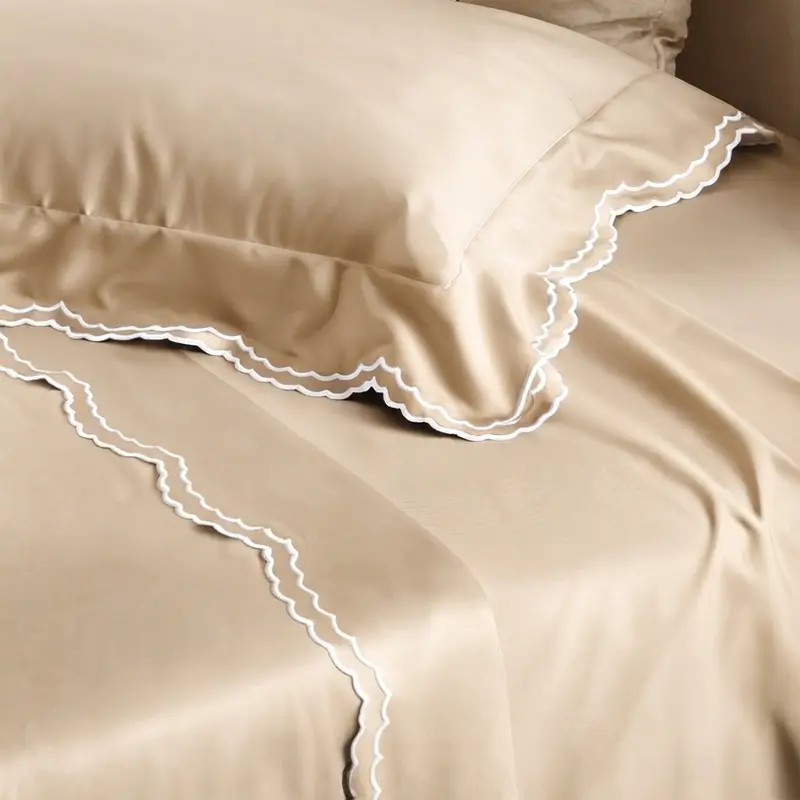Sofia Completo letto con bordi smerlati realizzato in percalle