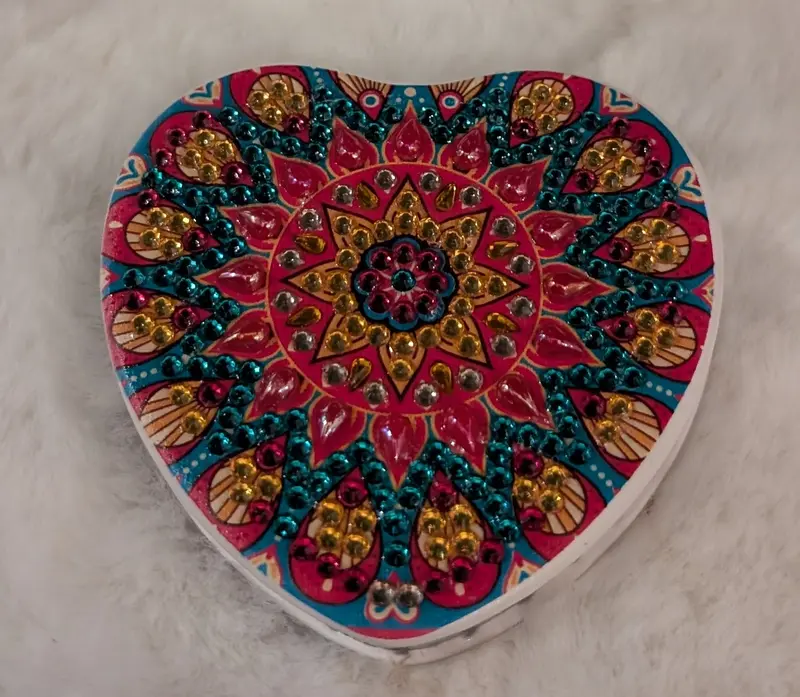 Specchietto Tascabile a Forma di Cuore – Accessorio Unico