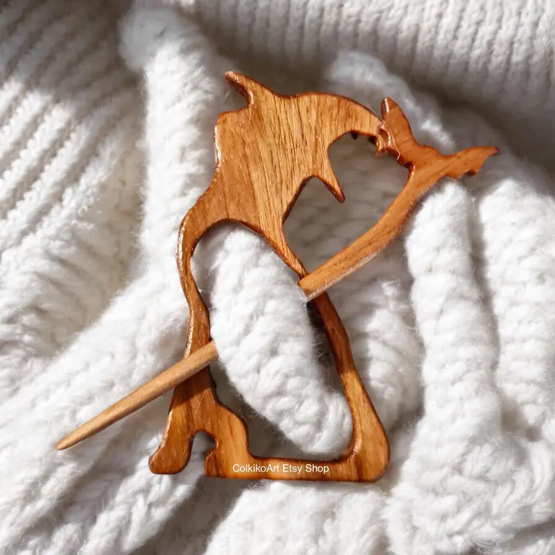 Spilla in legno per scialle - Gatto Halloween