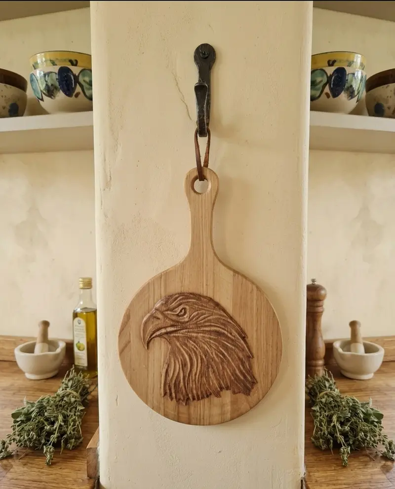 Tagliere decorativo con aquila