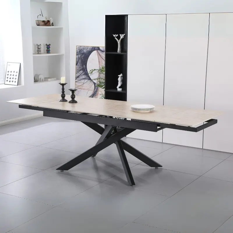 Tavolo allungabile Trivia con piano in ceramica effetto marmo travertino e gambe in metallo nero