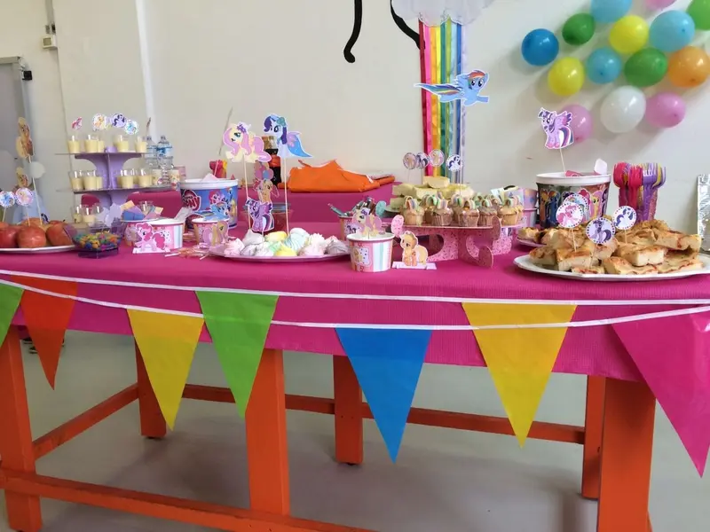 Tovaglia plastificata PARTY per feste compleanno in tinta unita